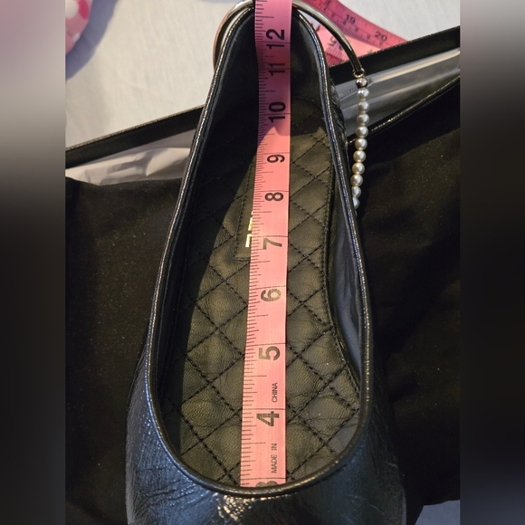 EUC CHANEL Black Glazed Calfskin Ballet Flats with Pearls/Charms Anklet Size 42 - Picture 9 of 9